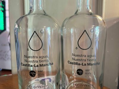 ADEL Sierra Norte apoya a la hostelería rural con botellas reutilizables