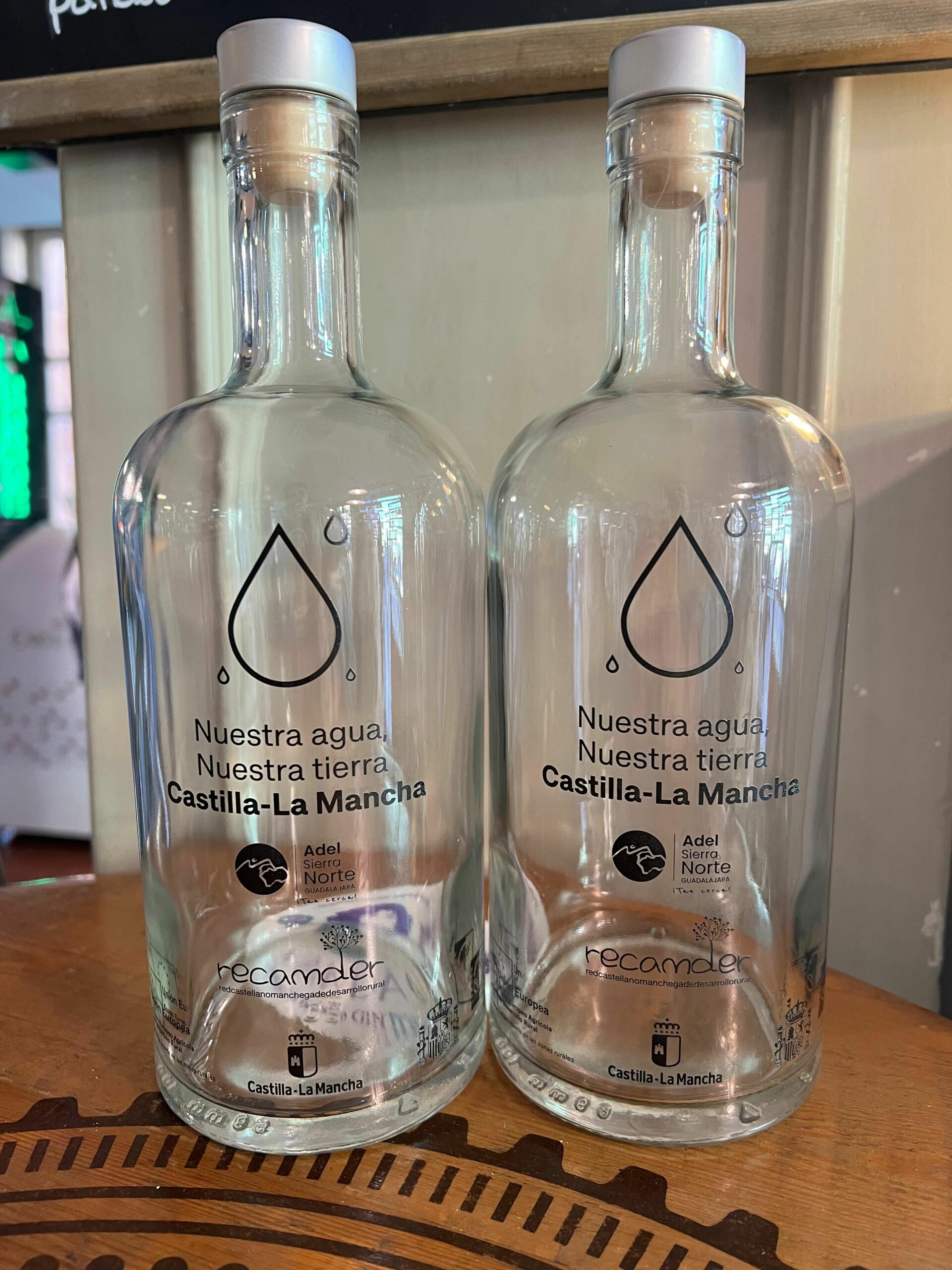 ADEL Sierra Norte apoya a la hostelería rural con botellas reutilizables 3 IMG 20250922 WA0015 scaled