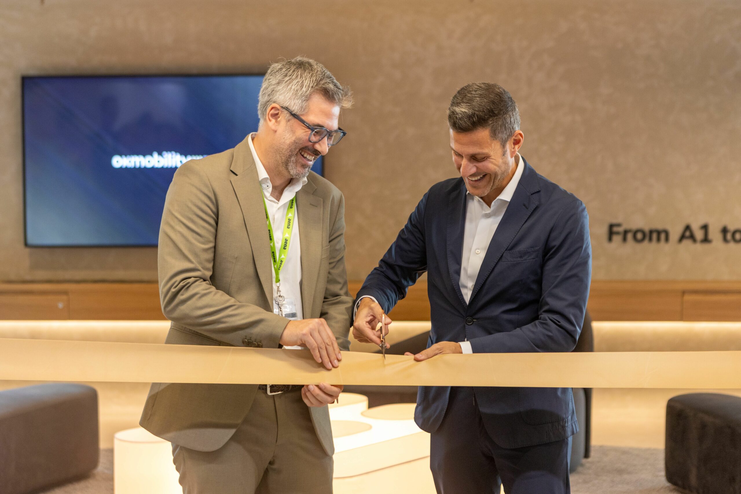 Jos Antonio Garca director adjunto Aeropuerto de Palma Othman Ktiri Presidente Ejecutivo y Fundador OK Mobility scaled