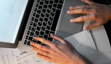 Redkom refuerza su servicio de factura electrónica para autónomos y pymes ante el avance de la digitalización obligatoria