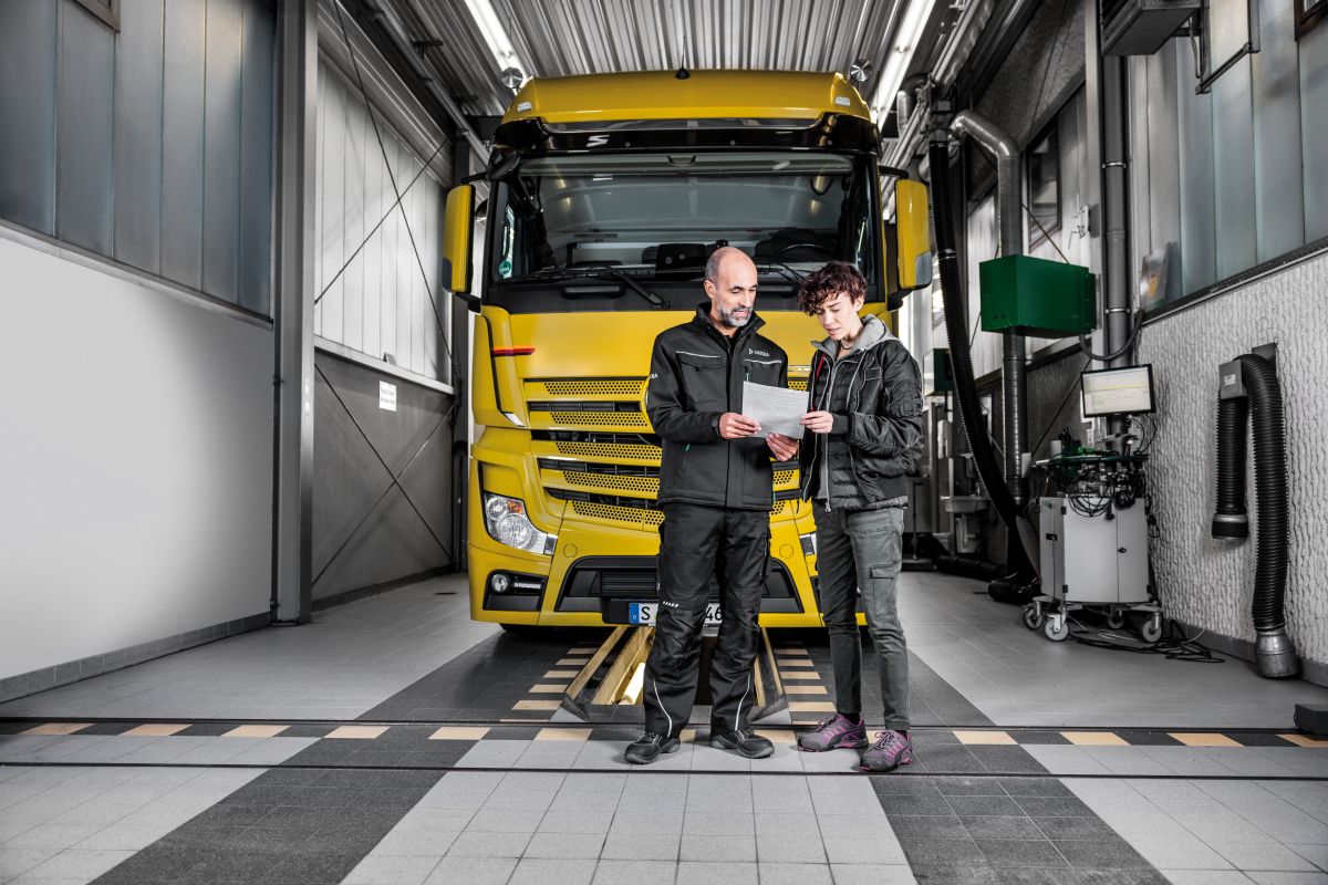 DEKRA Fahrzeugpruefung LKW 022 social media