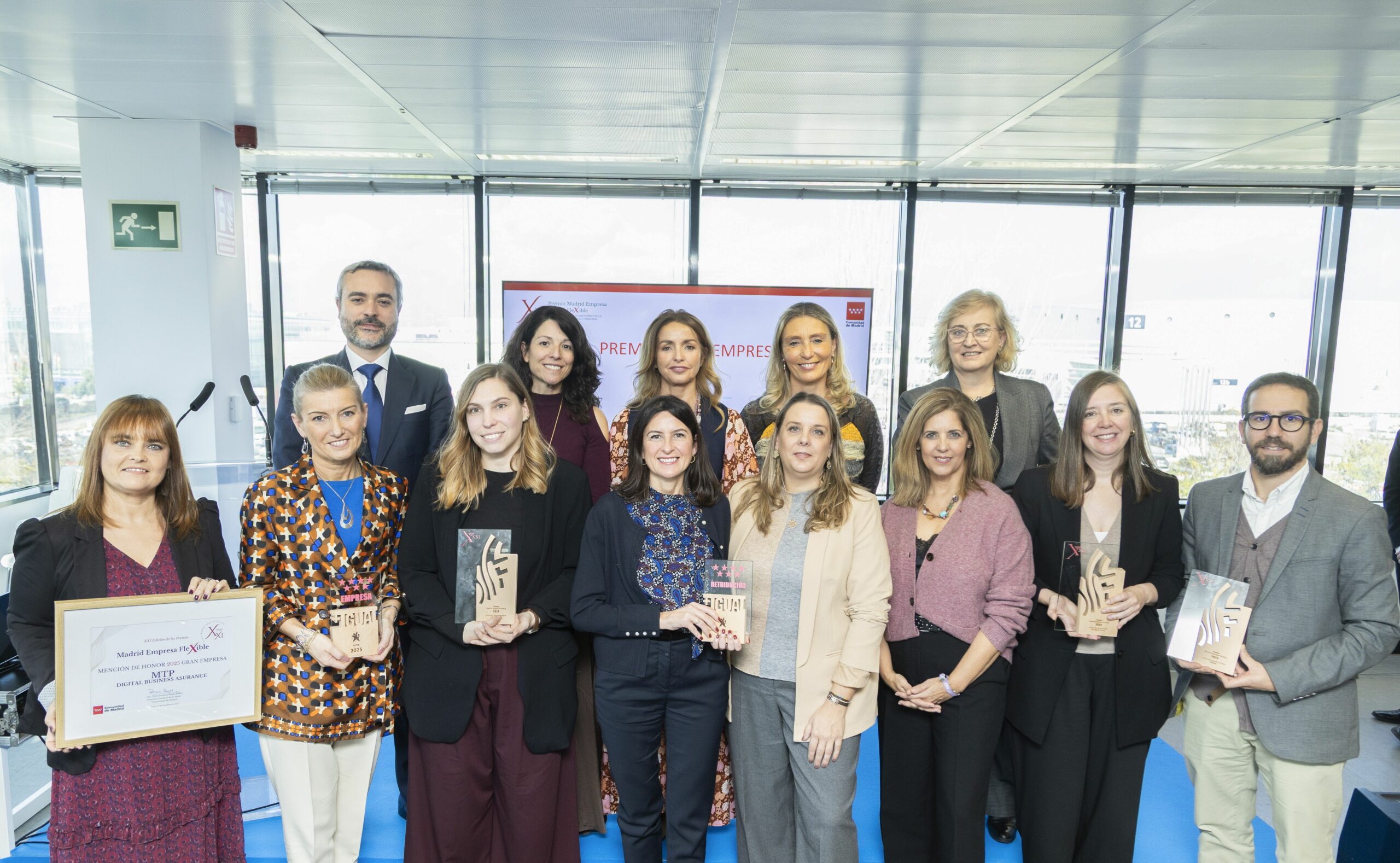 Foto de Familia Entrega Premios Madrid Empresa Flexible 2025 scaled