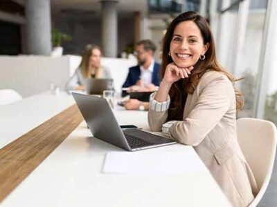 Formación Universitaria presenta su curso oficial de Asistencia a la Dirección