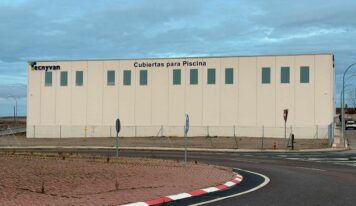 Tecnyvan inicia producción en su nueva fábrica de cubiertas para piscinas en Salamanca