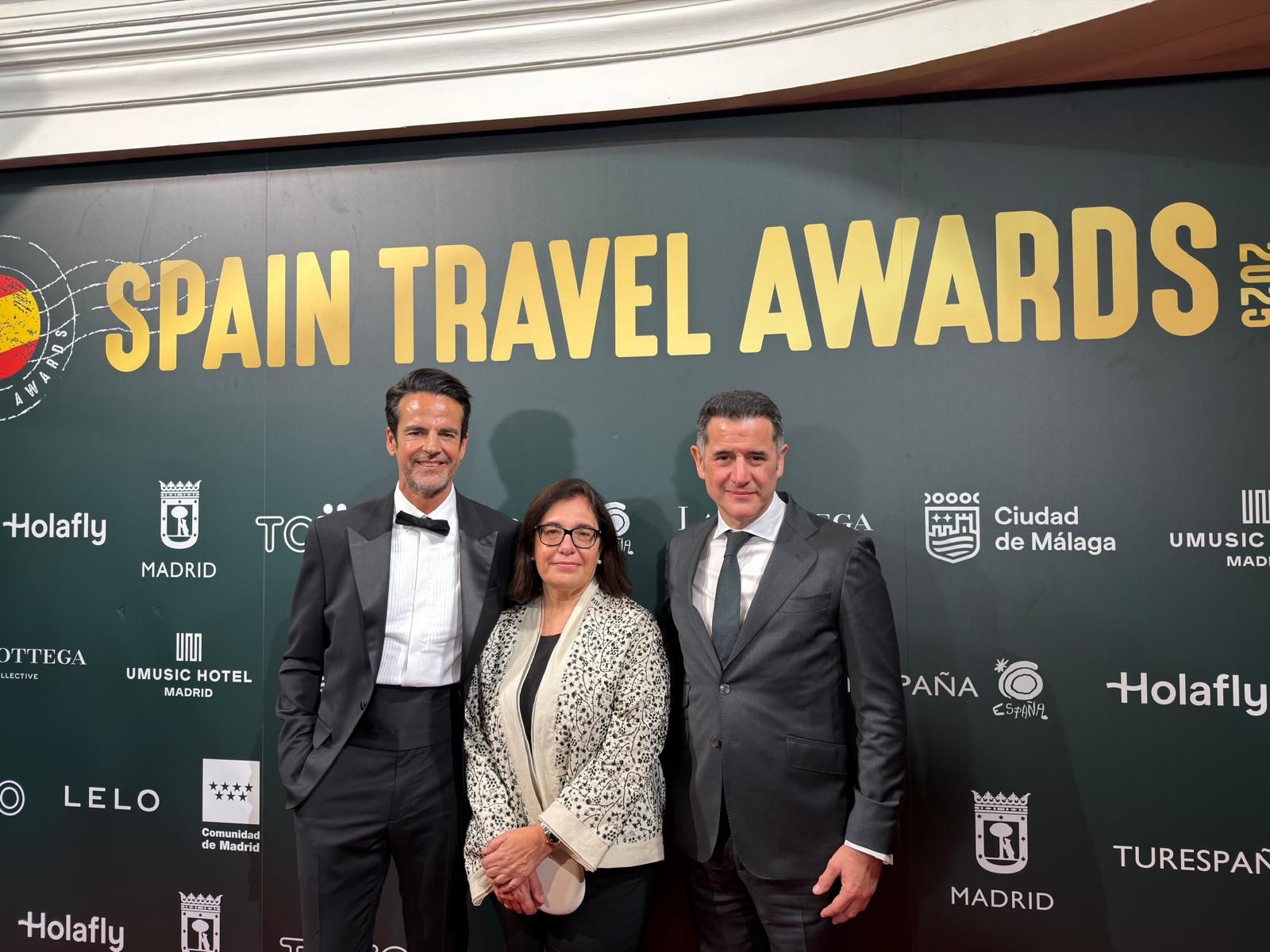 Amalia Gallego y Ricardo Fucios de Balneario de Mondariz con el organizador Ral Gmez