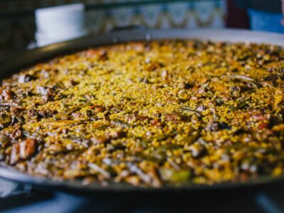 La paella explica mejor que ningún gráfico cómo vive hoy la gente
