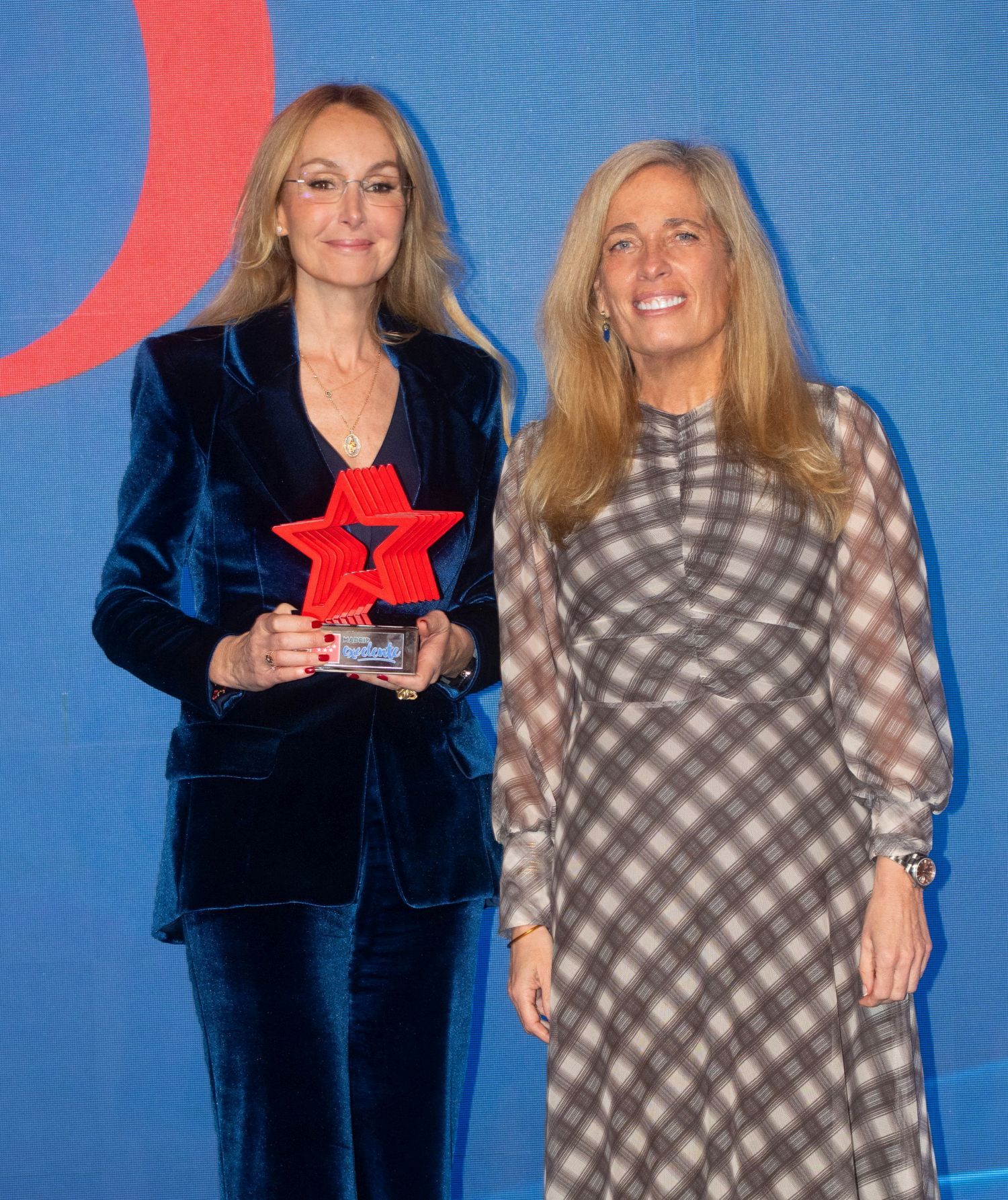 La presidenta del Grupo FCC Esther Alcocer Koplowitz recogi el premio de manos de la consejera de Economa Hacienda y Empleo de la Comunidad de Madrid Roco Albert