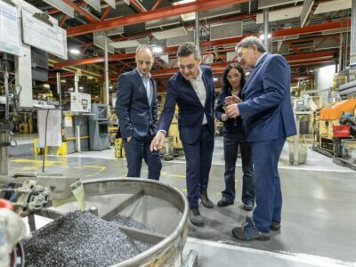El consejero de Industria, Mikel Jauregi, visita la planta de Schaeffler en Elgoibar, pionera en digitalización industrial