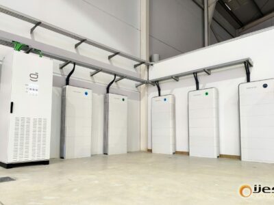 Ijes Solar garantiza el suministro eléctrico ininterrumpido en la empresa Mundobarquillo con un backup solar sin corte de energía