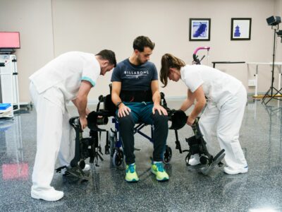 «En neurorrehabilitación robótica trabajamos pensando en la vida real del paciente: que pueda moverse por casa con seguridad y reducir el riesgo de caídas», explica Sara García Delgado