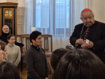 Alumnos de Bachillerato del Colegio Juan Pablo II de Parla, recibidos en Cracovia por el cardenal Dziwisz
