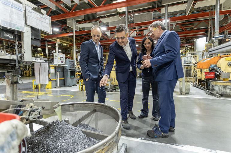 Inicio 61 El consejero de Industria, Mikel Jauregi, visita la planta de Schaeffler en Elgoibar, pionera en digitalización industrial