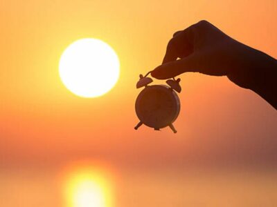 Consejos de 123tinta.es para ahorrar en la factura de la luz con el cambio de hora