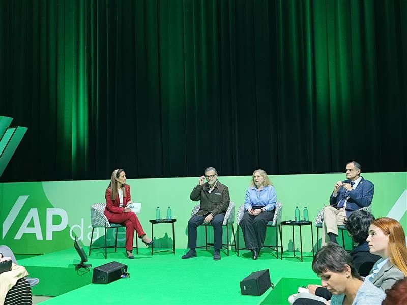 Vernica Somodevilla Dr Lorenzo Armenteros SEMG Dra Paula Chao semFYC y Dr Jos Polo SEMERGEN