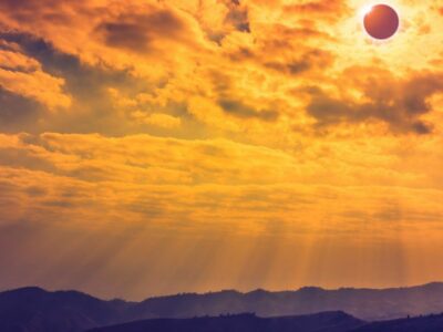 Camino de Santiago20 lanza una guía exclusiva para vivir el eclipse total de sol desde las rutas jacobeas