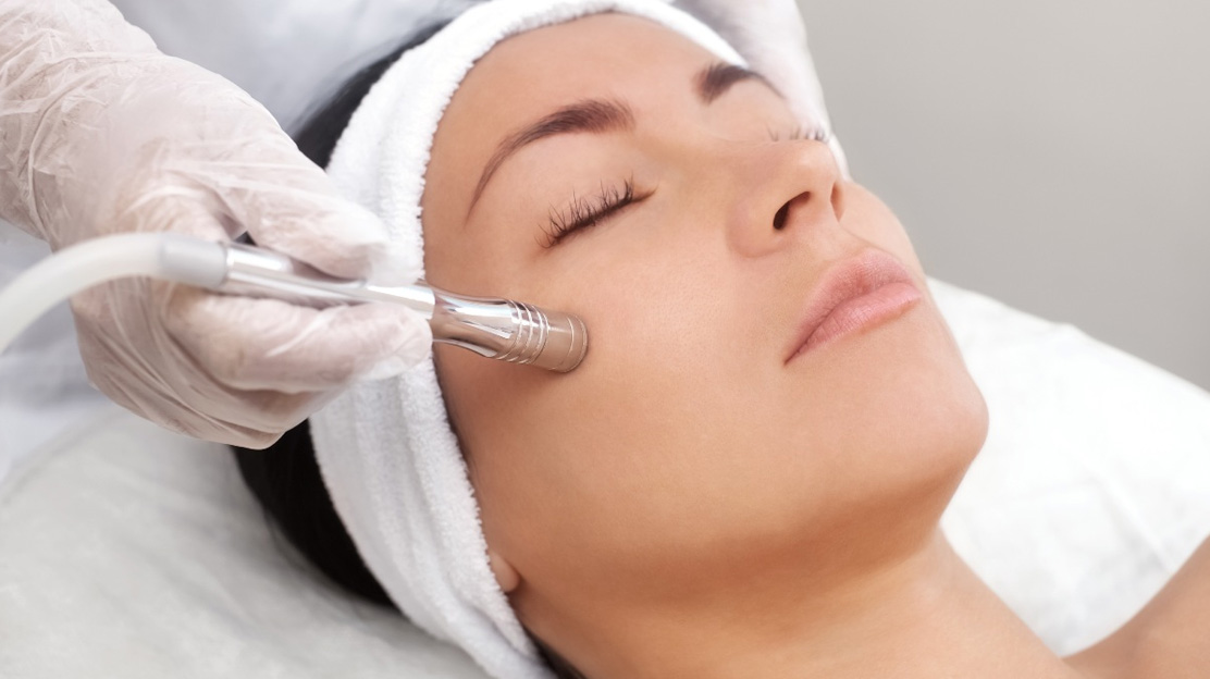 Cómo combatir el envejecimiento facial con tratamientos regenerativos Cómo combatir el envejecimiento facial con tratamientos regenerativos