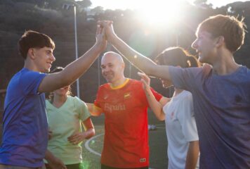 Inicio 68 Decathlon convierte a sus embajadores en protagonistas de su campaña de verano junto a Pedri e Iniesta