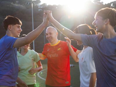 Decathlon convierte a sus embajadores en protagonistas de su campaña de verano junto a Pedri e Iniesta