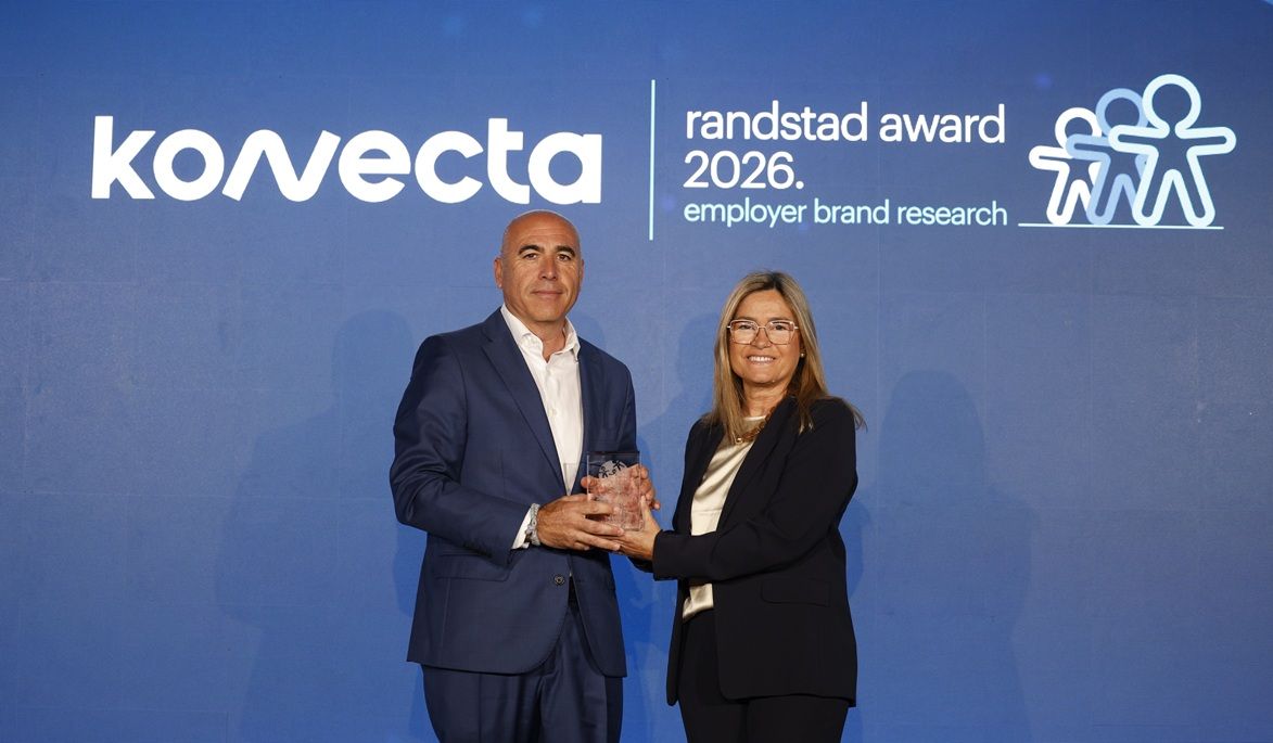 Jaime Castel director de Recursos Humanos de Konecta Iberia y Cristina Mallol directora general de Randstad Professional y Randstad Digital