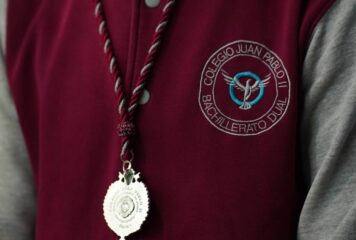 Inicio 67 La VI promoción del Colegio Juan Pablo II se gradúa bajo el Sagrado Corazón