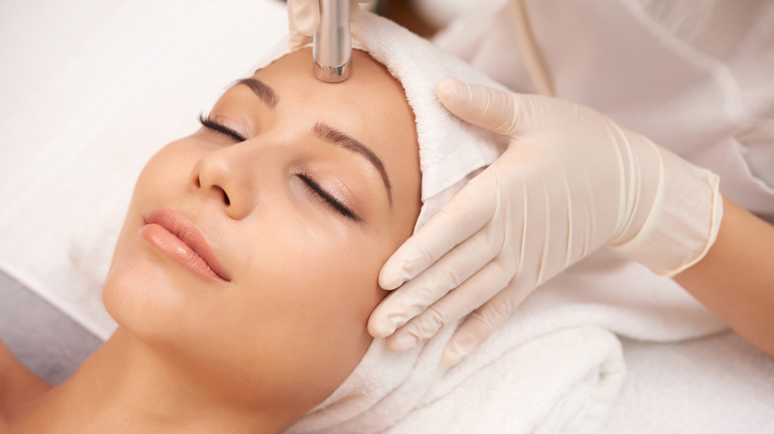 Inicio 2 Rejuvenecimiento facial: técnicas actuales para mejorar la calidad de la piel y retrasar los signos del envejecimiento