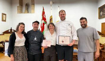 Adur Arrieta conquista Hondarribia con un pintxo nacido entre el atún del Cantábrico y el trigo medieval