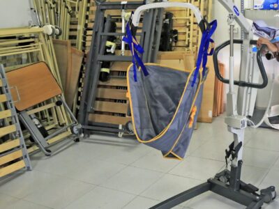 El Banco de Ayudas Técnicas da cobertura de artículos de apoyo en 28 municipios vascos
