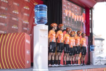 Inicio 65 La Vuelta y Aquaservice hidratan a miles de personas de forma sostenible