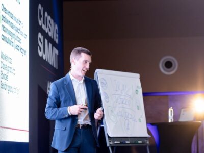 Martín Arosa Otero, autor del bestseller de Amazon «La Fiebre del Oro Azul», enseña a ejecutivos y coaches a convertir sus publicaciones de LinkedIn en clientes de alto ticket