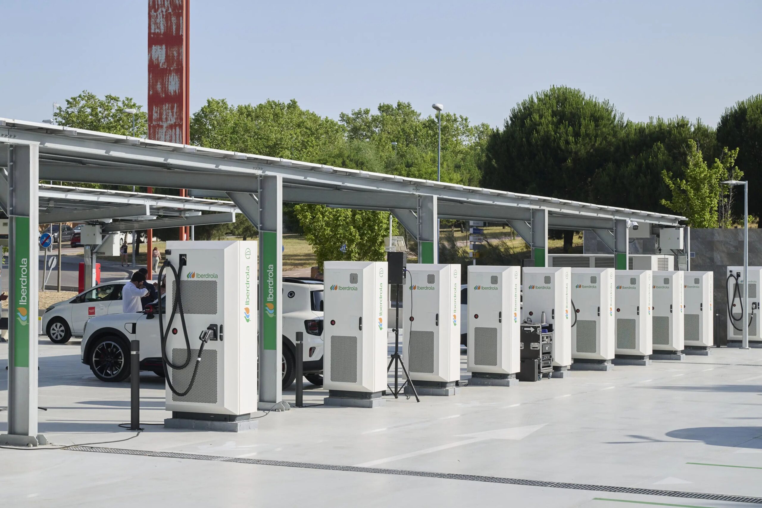 La red de Iberdrola España permitirá recorrer 500 millones de kilómetros en vehículo eléctrico en 2026 y superará 4,1 millones de recargas 3 260909 iberdrola puntos carga scaled
