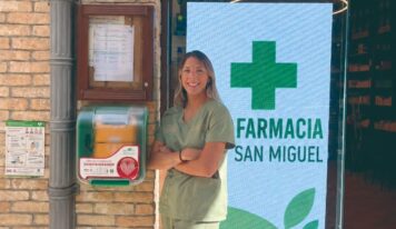 Una farmacia de Estella instala un desfibrilador para vecinos y peregrinos del Camino de Santiago